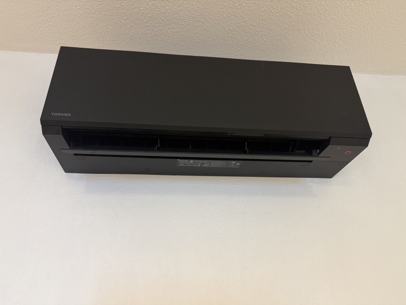 Installation de climatisation Toshiba Shorai Edge Black design à Draguignan