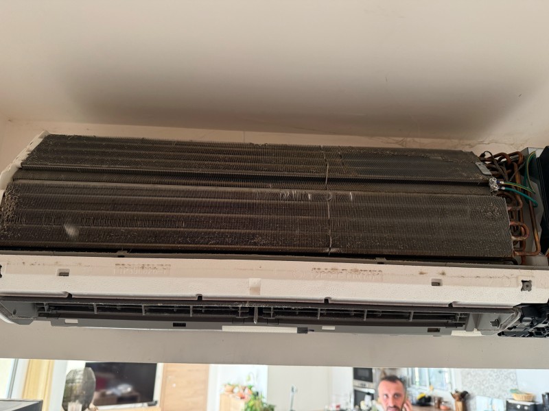 Entretien de 3 climatisations Daikin avec dépannage carte électronique à Draguignan